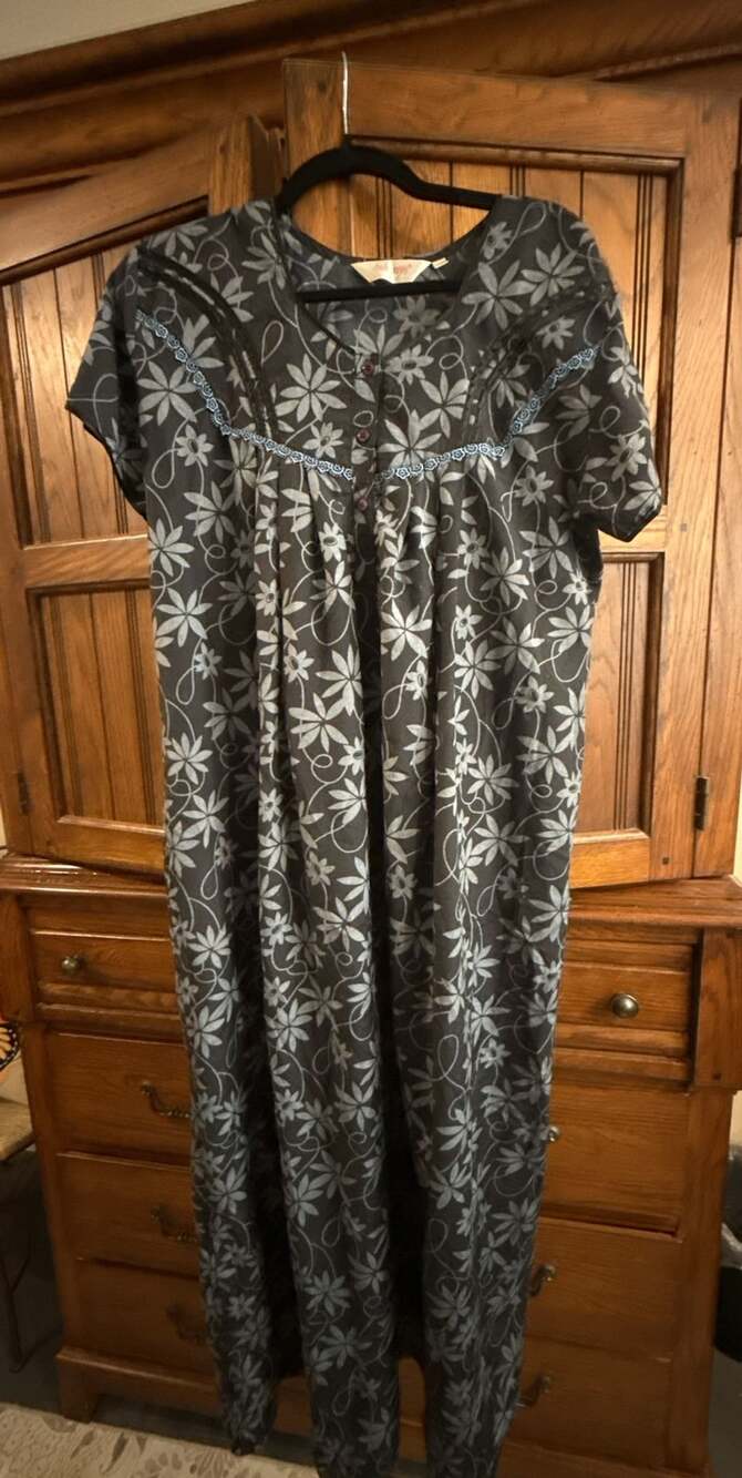 Sukanya Nightgown Size L Black Floral Short Sleeve House Dress cottagecore